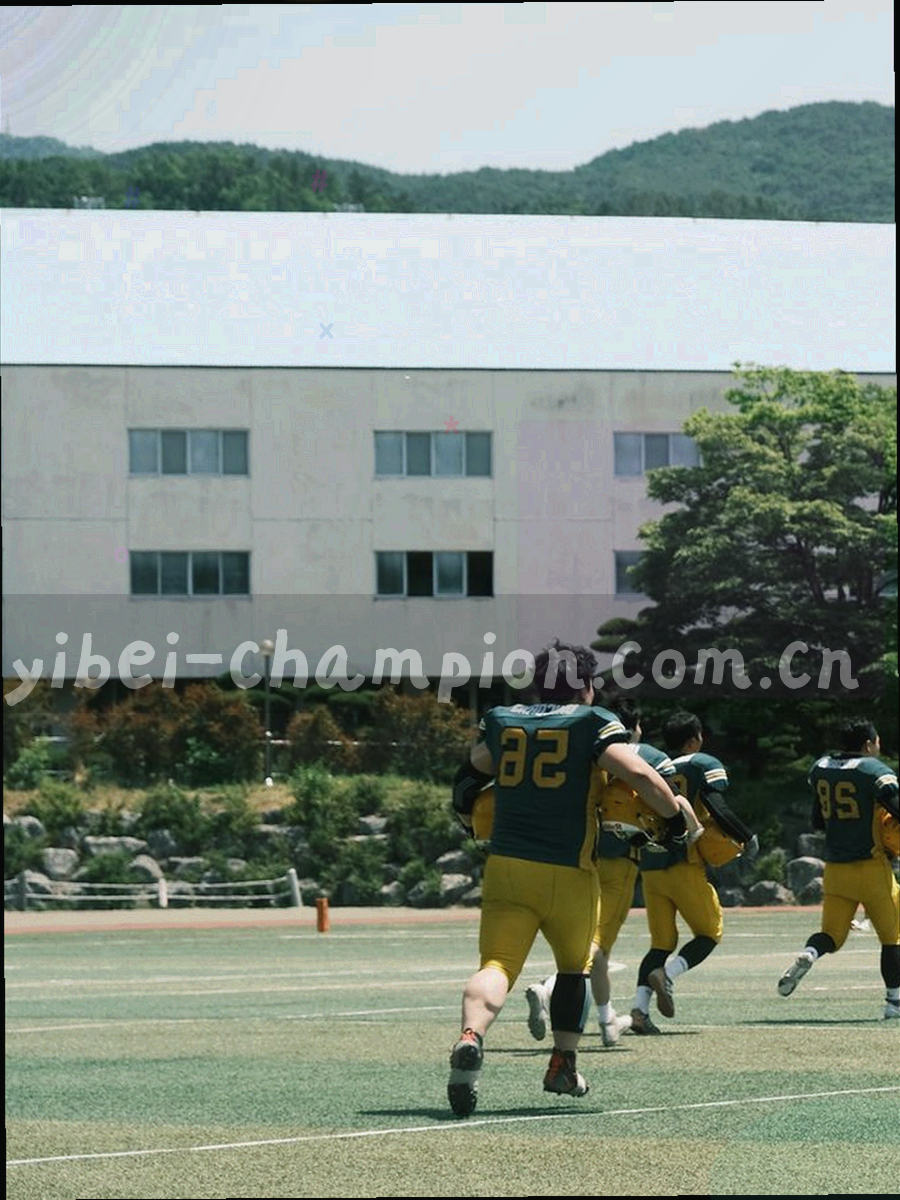 竖向轨道索引示意，多个节点用纤细线条连向右侧实色内容块